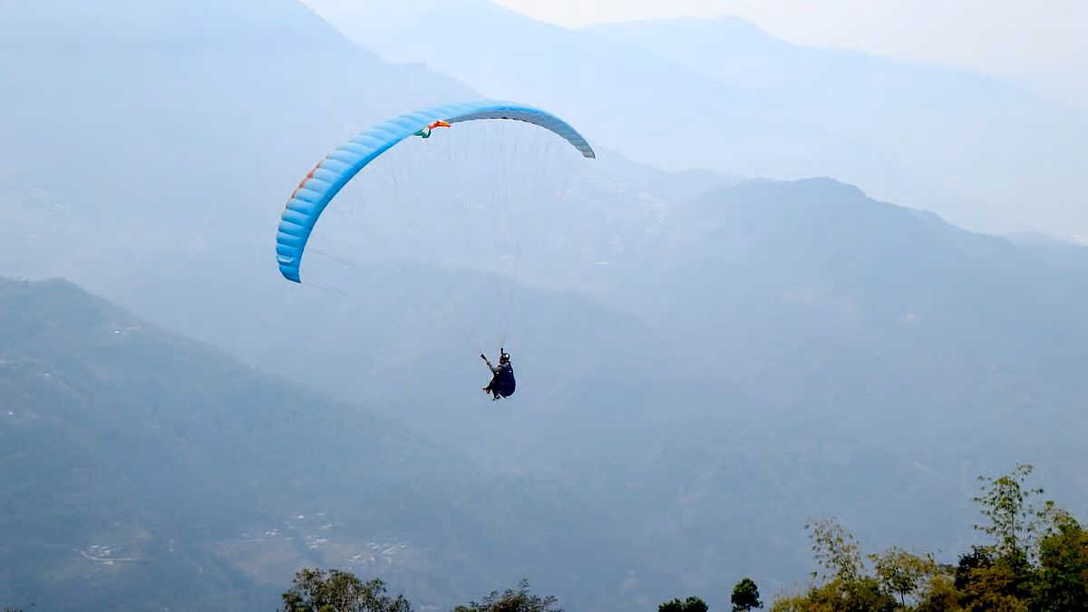 मुख्यमंत्री प्रेम सिंह तमांग ने पहली रेनॉक सिक्किम पैराग्लाइडिंग एक्यूरेसी चैंपियनशिप का उद्घाटन किया