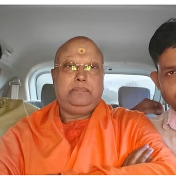 छात्राओं के यौन उत्पीड़न के अभियुक्त फरार चैतन्यानंद आगरा में गिरफ्तार