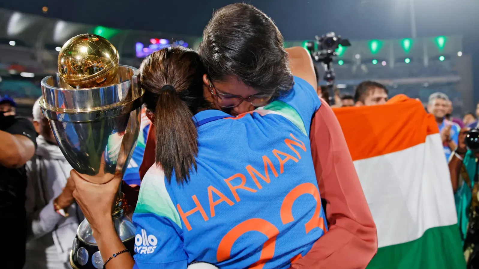 'सॉरी दीदी...' कहकर झूलन गोस्वामी से लिपट गयी वर्ल्ड चैम्पियन कप्तान हरमनप्रीत कौर, आखिर क्यों?