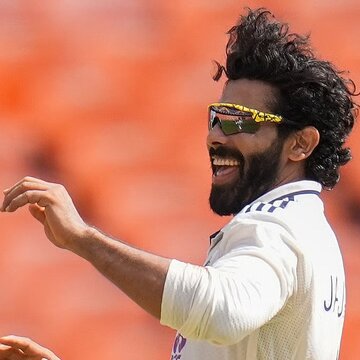 सेंचुरी के बाद भी जोश में जडेजा, दूसरी पारी में हार के कगार पर वेस्ट इंडीज़