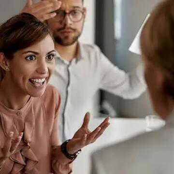 क्या आपका सहकर्मी या बॉस बहुत चिड़चिड़ा है ? हर बात पर गुस्सा करता है ?
