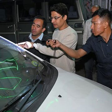 सुखिया पोखरी में भाजपा सांसद राजू बिस्ता के काफिले पर हमला