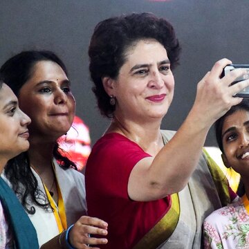 सरकार पैसे का लालच देकर वोट खरीदना चाहती है-प्रियंका गांधी