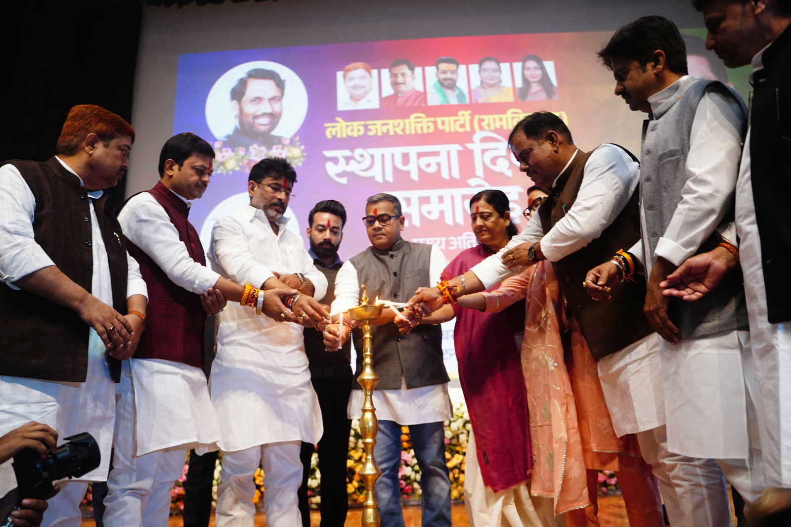 विपक्ष जाति पर विभाजन करना चाहता है, हम महिलाओं और युवाओं के लिए खड़े हैं - चिराग पासवान