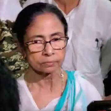 ‘मुझे मारा-पीटा गया’, मतगणना केंद्र से बाहर निकलकर ममता ने लगाया गंभीर आरोप