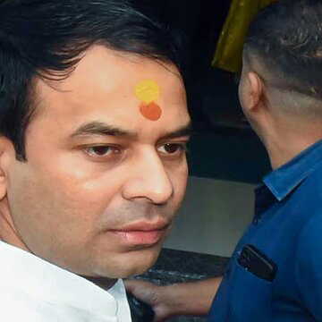 लालू के बेटे की नई यात्रा, क्या ब्लॉगर बनेंगे तेज प्रताप यादव?