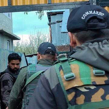 आतंकी संगठनों से संबंध के आरोप में सख्त कार्रवाई, जम्मू-कश्मीर में दो सरकारी कर्मियों की नौकरी खत्म