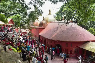 कामाख्या मंदिर में अम्बुबाची मेला शुरू, मासिक धर्म की रूढ़िवादिता को तोड़ते मंदिर में मिलता है अनोखा प्रसाद