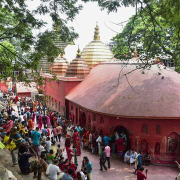 कामाख्या मंदिर में अम्बुबाची मेला शुरू, मासिक धर्म की रूढ़िवादिता को तोड़ते मंदिर में मिलता है अनोखा प्रसाद