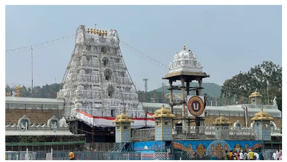 तिरुपति में आतंकी हमले का खतरा, सुरक्षा घेरा डाला, बम निवारण दस्ते तैनात, मंदिर में सुरक्षा बढ़ाई