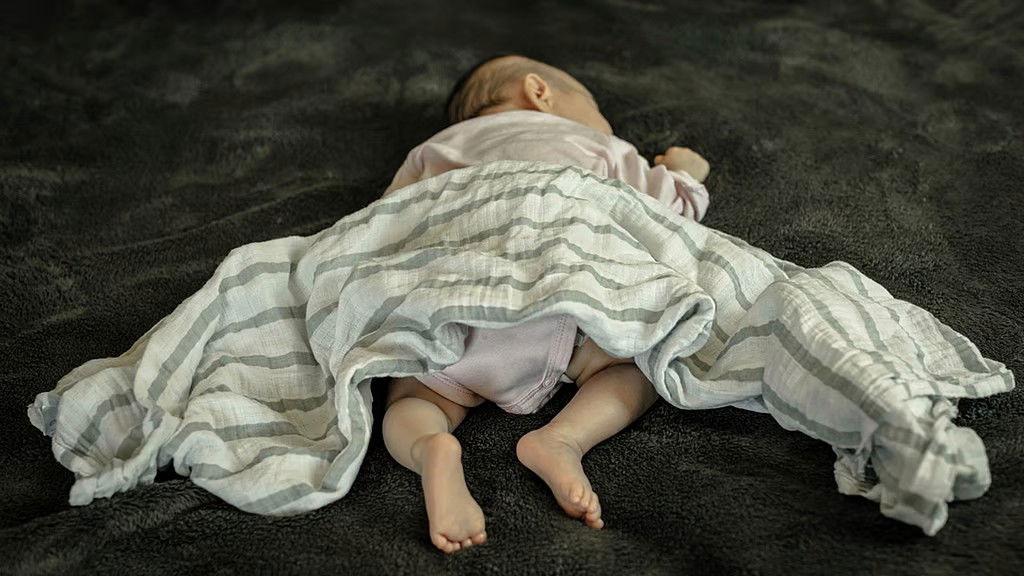 अवैध संबंध...नवजात के होंठ चिपकाने और पत्थर के नीचे दबाने का खौफनाक सच