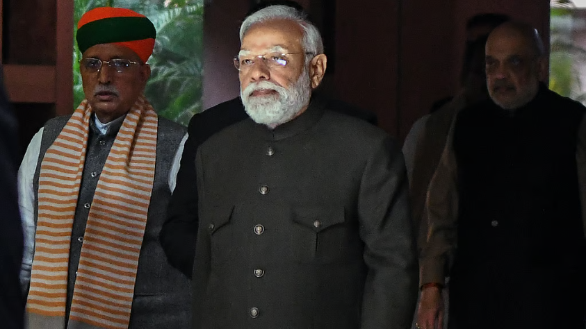 घने कोहरे के कारण समय पर उड़ान नहीं भर सका प्रधानमंत्री का विमान, दिल्ली एयरपोर्ट पर यात्रियों को हुई परेशानी