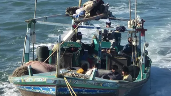 भारतीय जलक्षेत्र में पाक नौका जब्त, 11 नाविक गिरफ्तार