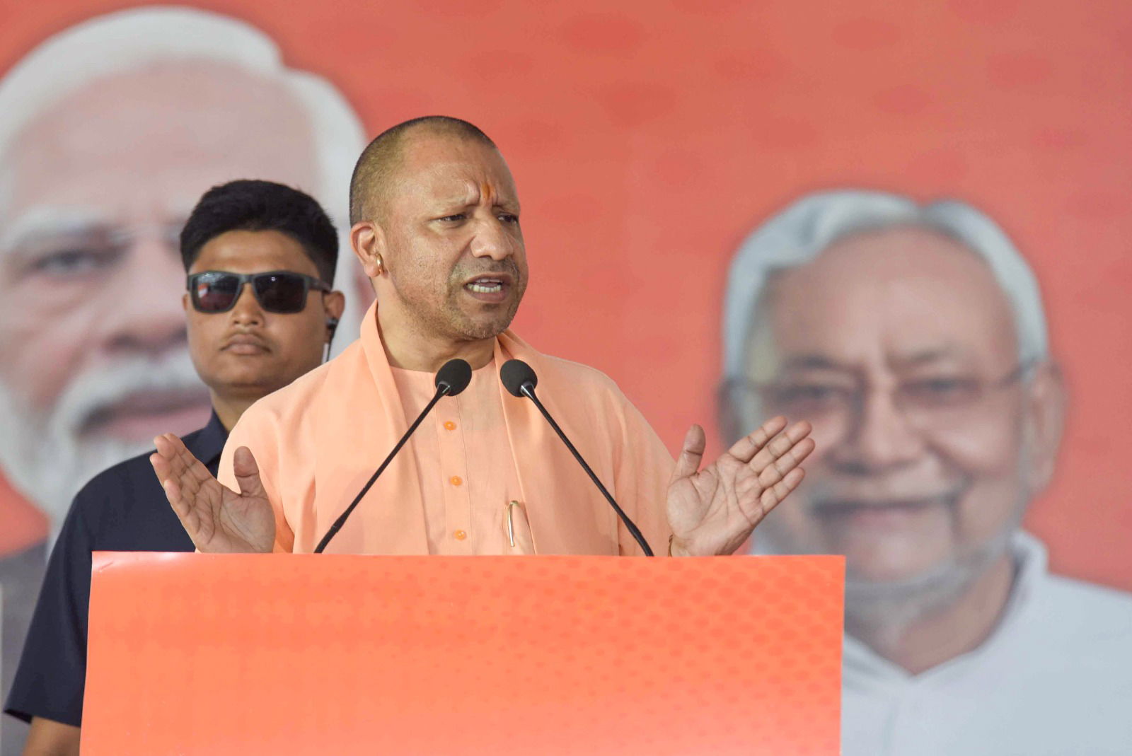 बिहार चुनाव: योगी ने राजद को अतीत के ‘जंगलराज’ और ‘घोटालों’ से जोड़कर जनता को चेताया