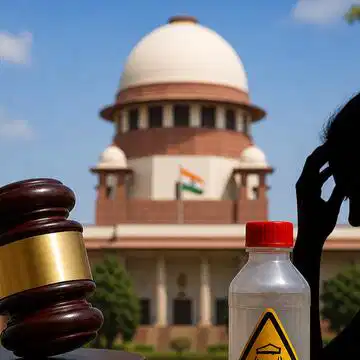 एसिड अटैक मामलों पर सुप्रीम कोर्ट सख्त, सजा बढ़ाने पर केंद्र से विचार करने को कहा
