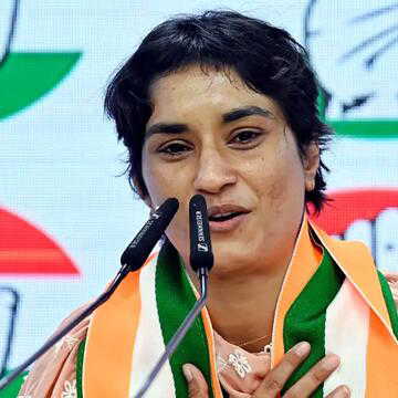 विनेश फोगाट का बड़ा आरोप, रेसलिंग में वापसी से रोका जा रहा है