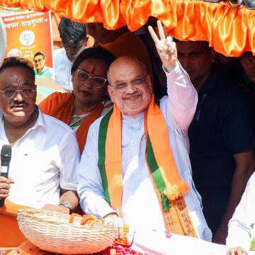 Bengal Election: भवानीपुर में अमित शाह का ऐलान- ‘15 दिन बंगाल में रहूंगा’, शुभेंदु अधिकारी के नामांकन पर मेगा रोड शो