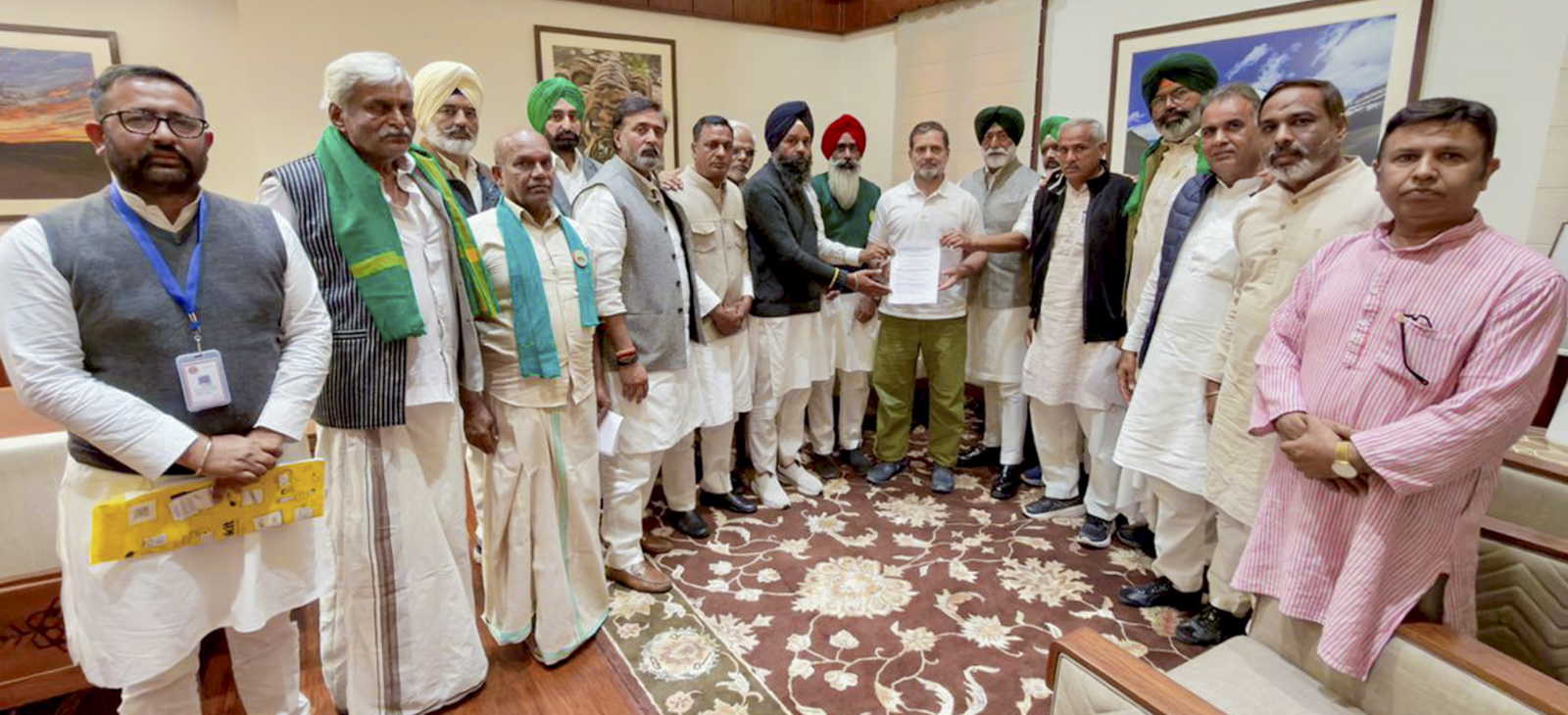 राहुल गांधी ने संसद में 17 किसान संगठनों के साथ मुलाकात की, देशभर में हड़ताल की आशंका