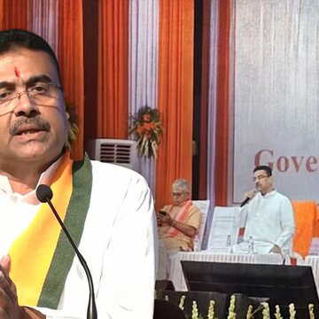 कोलाघाट की प्रशासनिक बैठक में विरोधी पार्टी के सांसद-विधायक, मुख्यमंत्री ने कहा, 'यहीं बॉन्डिंग बनाना होगा'