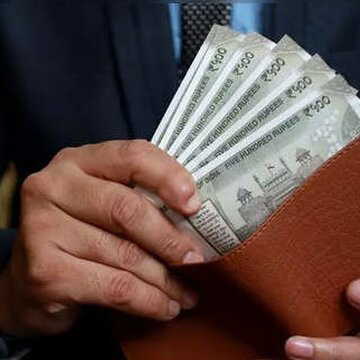 क्या अब डॉलर के मुकाबले रुपये का भाव सौ रुपया हो जायेगा?