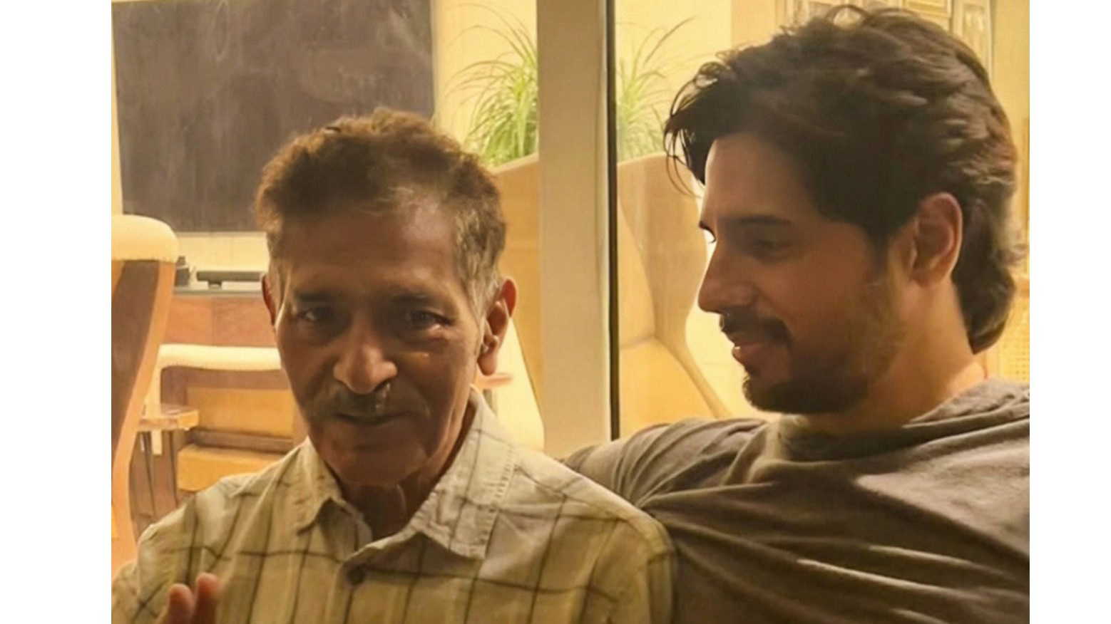 एक्टर सिद्धार्थ मल्होत्रा ​​के पिता का निधन