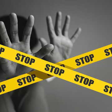 आंखों में मिर्च पाउडर डालकर पाइप से पीटा गया! कर्नाटक के स्कूल में विशेष रूप से सक्षम किशोर पर अमानवीय अत्याचार