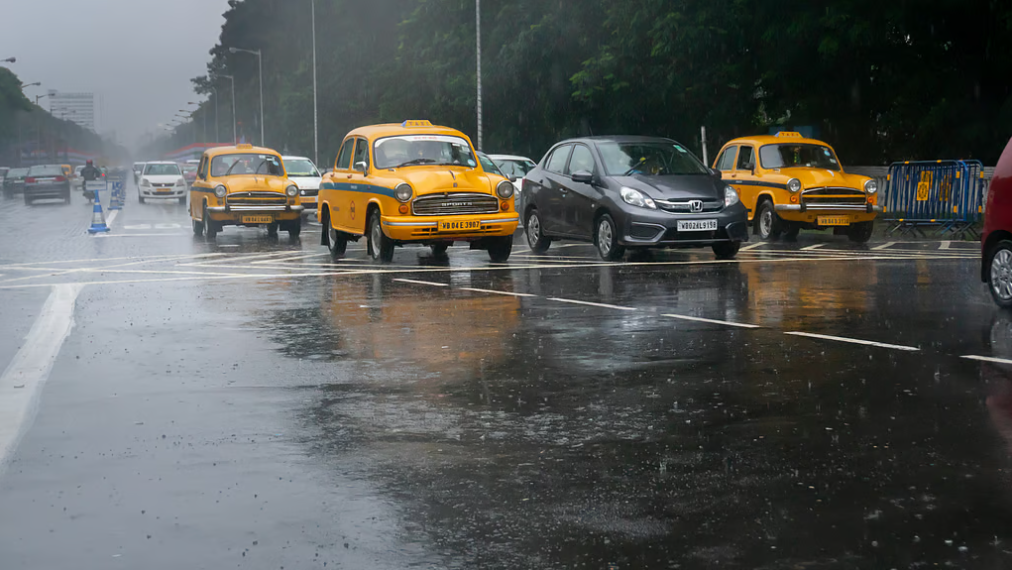 कोलकाता समेत दक्षिण बंगाल में इस सप्ताहांत हो सकती है झमाझम बारिश, साथ रखें छाता-रेनकोट