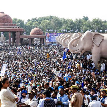 कांशीराम की पुण्यतिथिः अखिलेश ने कांशीराम से करीबी जतायी तो मायावती उन पर बरसीं, भाजपा की प्रशंसा की