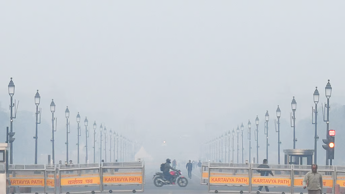 दिल्ली का दम घोंट रहा वायु प्रदूषण - AQI पहुंचा 400 के पार, कितना है आपके इलाके का AQI? जानिए यहां
