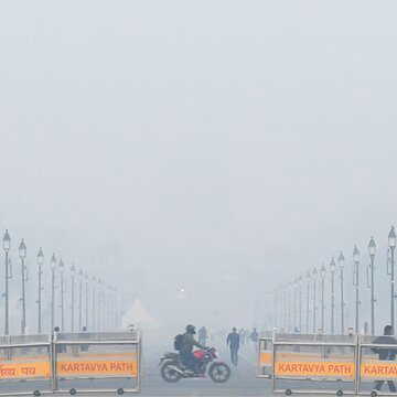 दिल्ली का दम घोंट रहा वायु प्रदूषण - AQI पहुंचा 400 के पार, कितना है आपके इलाके का AQI? जानिए यहां