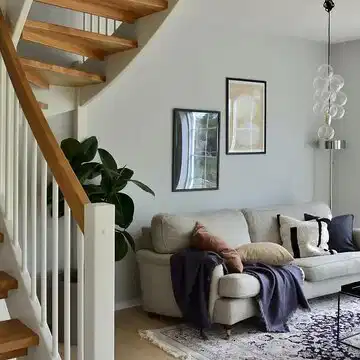 घर में सीढ़ियों के नीचे ये सभी चीजें हैं ? तुरंत हटा दें, नहीं तो खतरा हो सकता है।