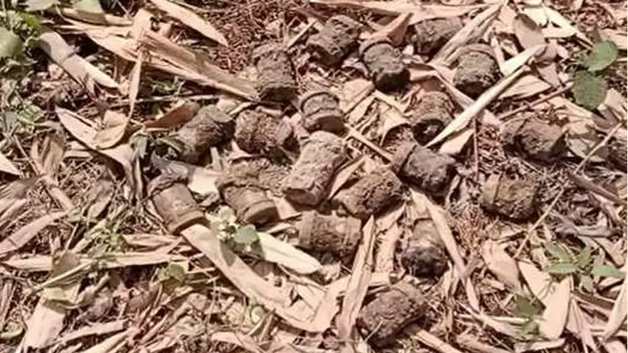 मुर्शिदाबाद में दो ठिकानों से मिले 55 सॉकेट बम, इलाके में दहशत