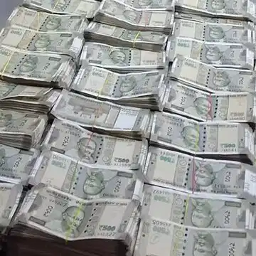 सीक रूम या फिर बेडरूम! कांचरापाड़ा के निजी स्कूल के सीक रूम में एसी, अलमारी से लेकर अटैच्ड बाथरूम तक...