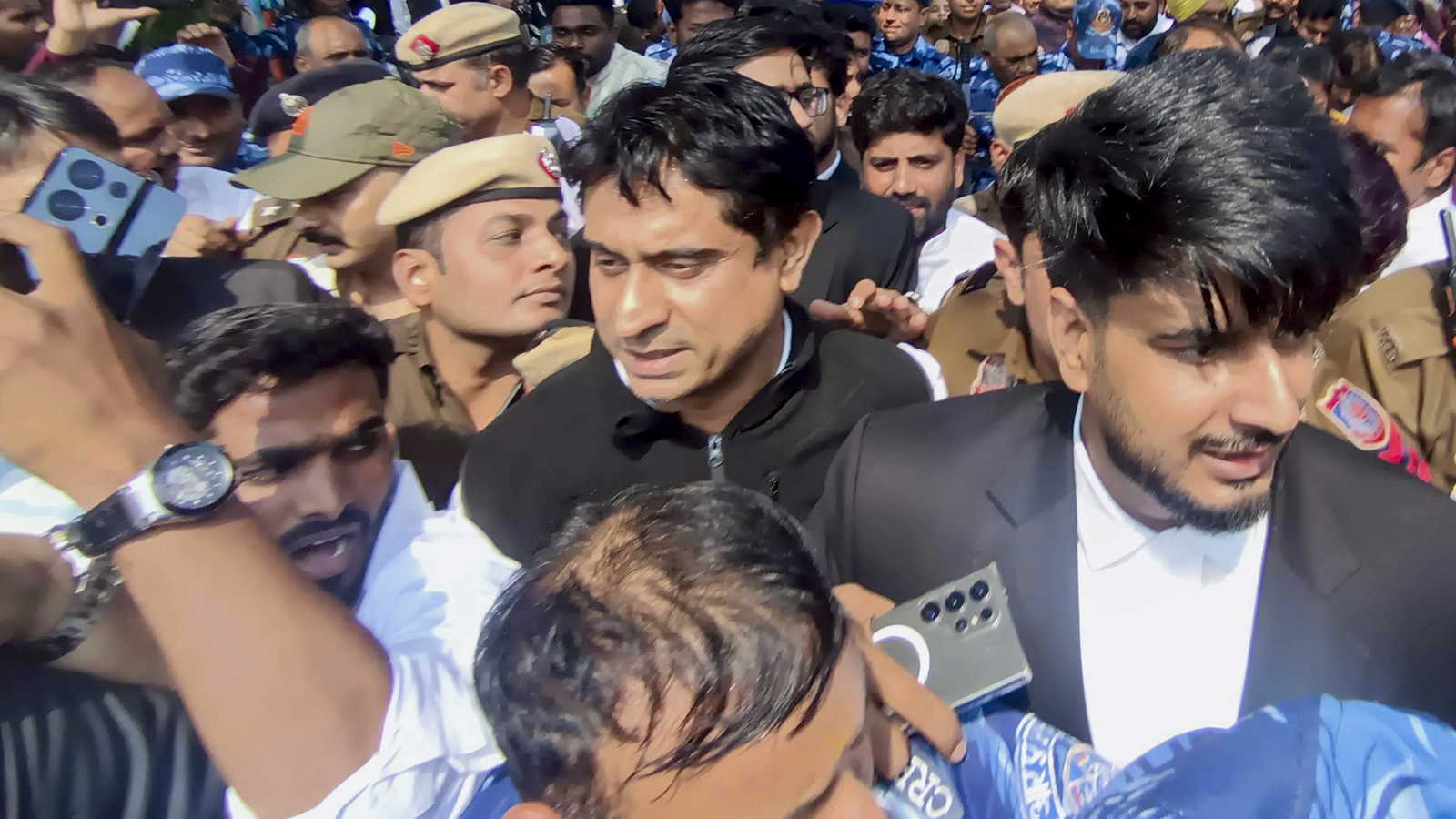 AI इम्पैक्ट समिट में ‘शर्टलेस’ विरोध के बाद IYC प्रमुख उदय भानु चिब गिरफ्तार, देशभर में कांग्रेस का प्रदर्शन