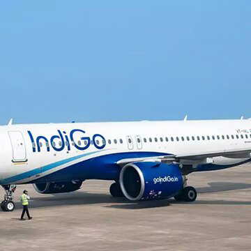 इंडिगो एयरलाइंस की शेयर दरों में गिरावट, क्या उड़ान रद्द होने का है असर?