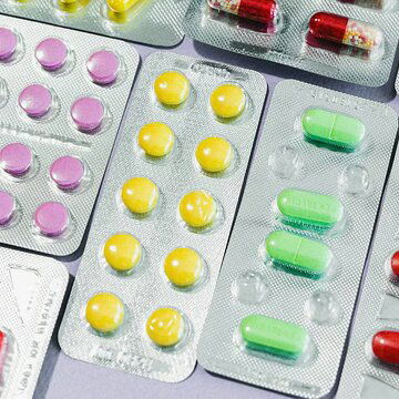 ट्रम्प ने दवाओं पर भी लगाई टैरिफ मिसाइल