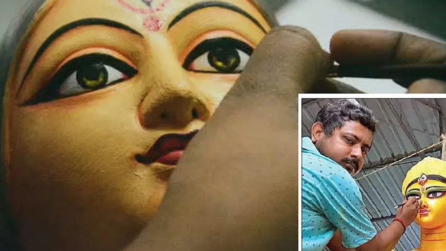 मूक और बधिर शुभजीत इशारों को समझकर बनाते हैं मूर्तियां