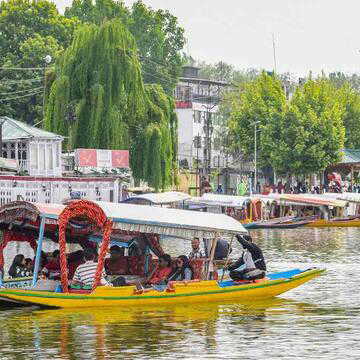 कश्मीर में लुप्त हो चुकी हैं 315 झीलें - 203 विलुप्ती के कगार पर, सामने आयी CAG की चौंकाने वाली रिपोर्ट