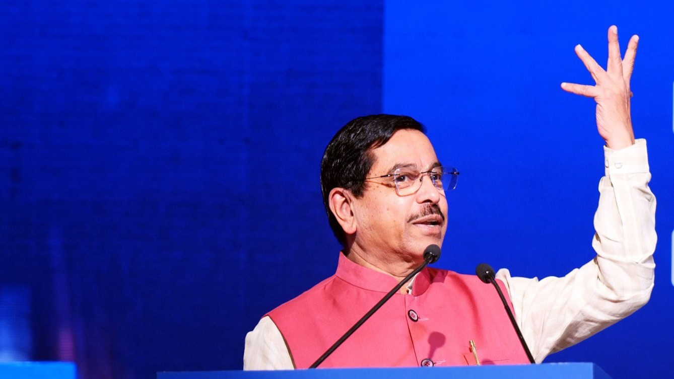 'कर्नाटक सरकार ने नेशनल हेराल्ड के जरिए गांधी परिवार को ‘रिश्वत’ दी’: केंद्रीय मंत्री प्रह्लाद जोशी का आरोप