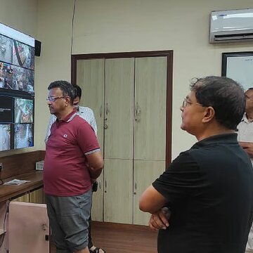 कोलकाता का बड़ा हिस्सा अभी भी जलमग्न, केएमसी के कंट्रोल रूम से मेयर ने सावधानी बरतने की दी हिदायत