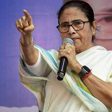 मुख्यमंत्री ने DM को किया आश्वस्त, कहा - डरने की जरूरत नहीं, आप सभी राज्य के ही कर्मचारी हैं