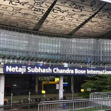 कोलकाता एयरपोर्ट पर रनवे के सामने की मस्जिद को लेकर शमिक भट्टाचार्य ने पूछा सवाल, जवाब देने से कतराते दिखे मंत्री