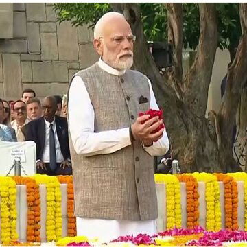 जयंती पर महात्मा गांधी और लाल बहादुर शास्त्री को मोदी ने दी श्रद्धांजलि