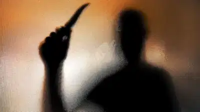 दिल्ली में गुटखा विवाद: चाय विक्रेता ने युवक को चाकू मारकर मौत के घाट उतारा