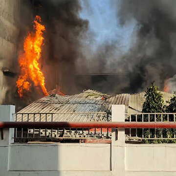 तपसिया में सोफा बनाने के कारखाना में लगी भीषण आग, मौके पर पहुंची दमकल की 9 इंजन