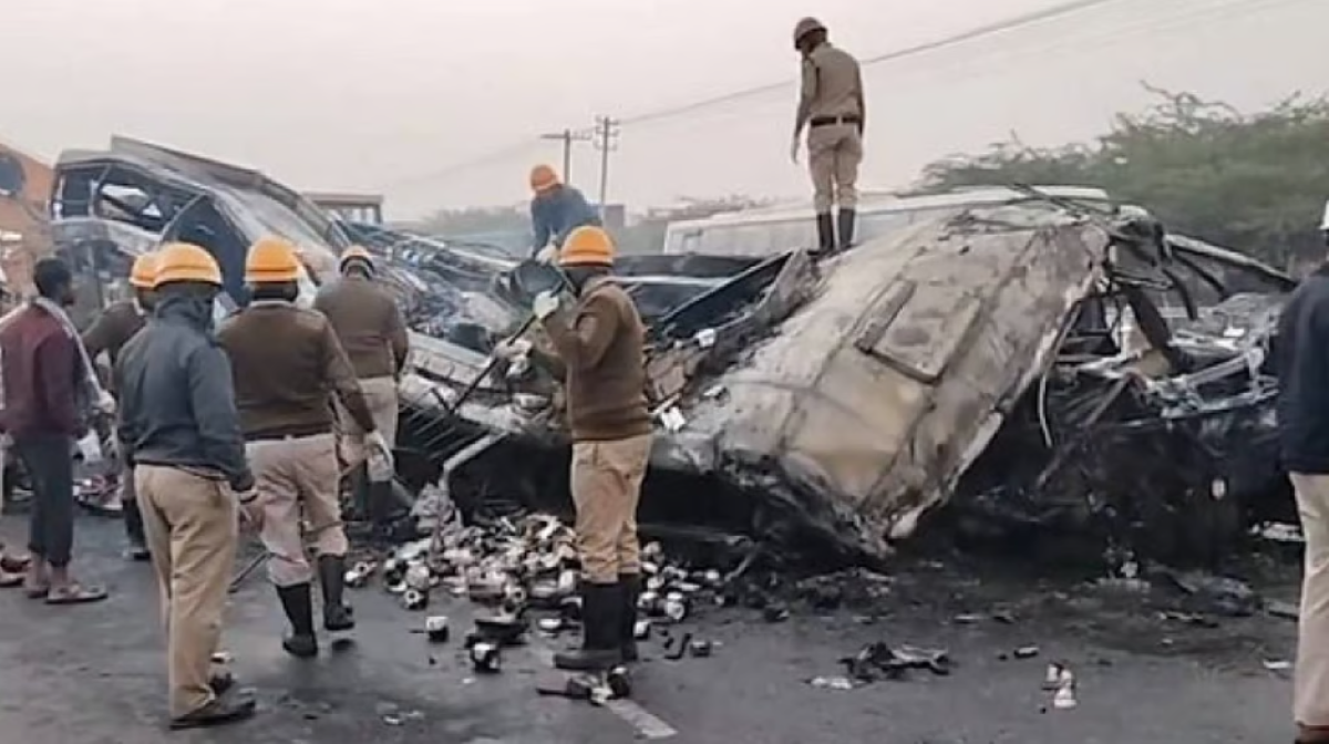 ‘ठंड से कांप रहा हूं, और दर्द से पिड़ित हूं’, कर्नाटक में बस हादसे की भयानकता से यात्रियों की रूह अब भी कांप रही है।