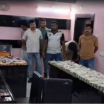 कांचरापाड़ा के निजी स्कूल के बंद कमरे से ₹1 करोड़ से अधिक नगद बरामद, विधायक ने लगाया सांसद की संलिप्तता का आरोप