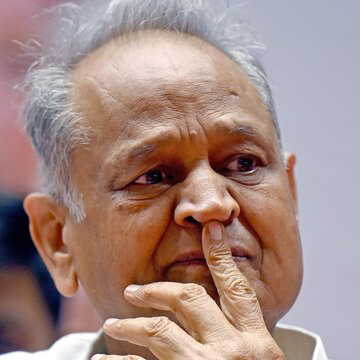 गहलोत ने संभावित विभाजन को लेकर मोदी पर हमला बोला, कहा पीएम सपना देख रहे हैं