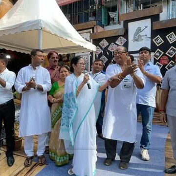 मुआवजे की घोषणा पर बजी ताली तो मुख्यमंत्री ने रोका, कह डाली यह बात!