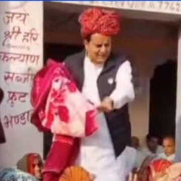 पहले नाम पूछा फिर भड़के पूर्व बीजेपी सांसद सुखबीर जौनपुरिया, मुस्लिम महिलाओं से कंबल वापस लिया